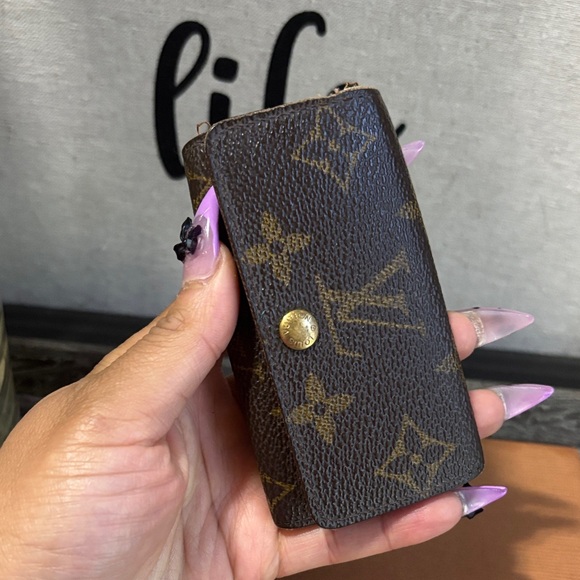Louis Vuitton Brown and Gold Monogram Key Case - Picture 1 of 5
